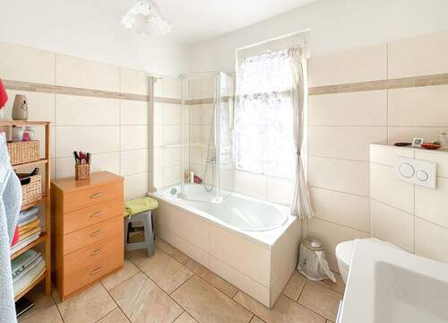 ...modern zum Abtauchen und für Duschfans - 