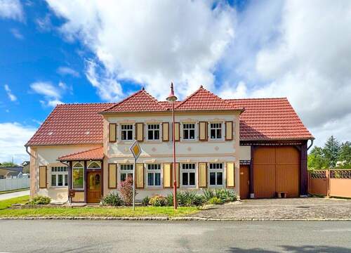 ...schlossverdächtiges Schmuckstück - 6 Zimmer Mehrfamilienhaus, Wohnhaus zum Kaufen in Kalbe (Milde)