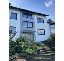 Helle DG Wohnung, mit fast neuer EBK, in einem 3 FH mit Garage und großem Keller - Neu-Anspach Rod am Berg