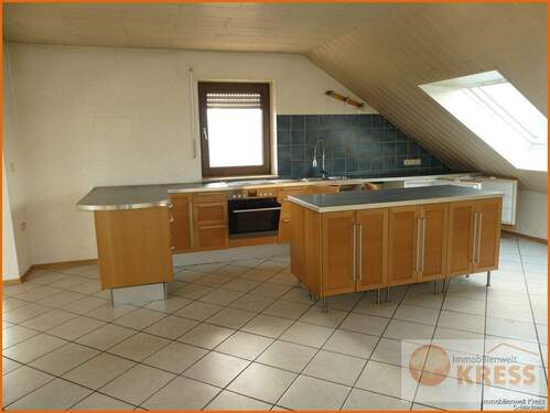 Bild 1 - Moderne und gepflegte 4-Zimmer Wohnung in ruhiger Lage, Flieden-Oberstork m. Balkon im Dachgeschoss