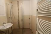 Beispiel Bad mit Dusche - Erdgeschoss-Wohnung mit ebenerdiger Dusche u. Balkon...Einfacher gehts nicht!