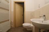 Beispiel Bad mit Dusche - 2 Zimmer Etagenwohnung zur Miete in Freiberg