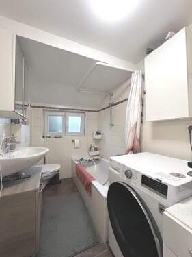 Tageslichtbad mit Wanne - 