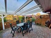 Viel Platz auf der überdachten Terrasse - 
