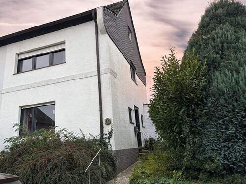 Frontansicht - Ihre Lebenstüre! - 205.000,00&nbsp;EUR Kaufpreis, ca.&nbsp; 78,60&nbsp;m&sup2;&nbsp;Wohnfl&auml;che