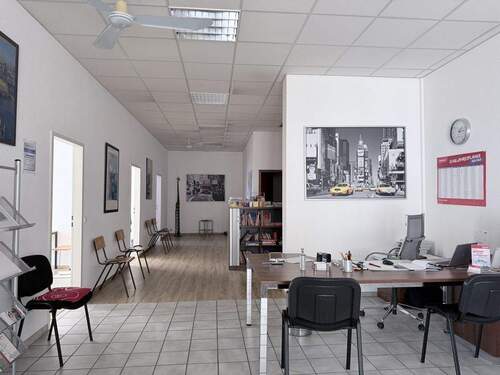 Gewerbe - Gute vermietete Büroräume in zentraler Lage