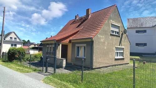 Straßenansicht - Ein Rohdiamant - 42.000,00 EUR Kaufpreis, ca.  80,00 m² Wohnfläche