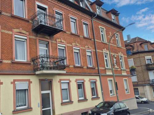 traditionsreiches Mehrfamilienhaus - 