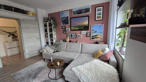 moderner Wohnbereich - Bildschöne, moderne und komplett sanierte 2-Zimmer-ETW in Würzburg-Grombühl