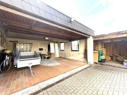 Doppelgarage mit Schuppen - 