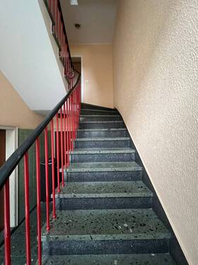 Treppenhaus (1) - Mehrfamilienhaus, Wohnhaus mit 265,00 m² in Köln zum Kaufen