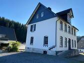 Straßen-Ansicht - 3-Familienhaus in Schmallenberg-Gleidorf!