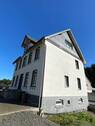 Straßen-Ansicht - 8 Zimmer Mehrfamilienhaus, Wohnhaus zum Kaufen in Schmallenberg