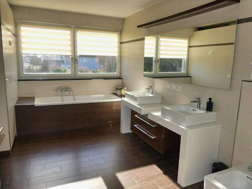 Badezimmer - Einfamilienhaus mit 192,00 m&sup2; in Bergkamen zum Kaufen