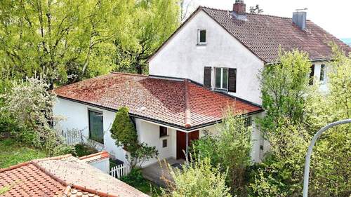 Ansicht mit Eingangsbereich - 5 Zimmer Doppelhaushälfte zum Kaufen in Kulmbach