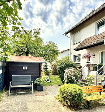Blick zum Haus und Garten - 5 Zimmer Reihenendhaus zum Kaufen in Weiterstadt