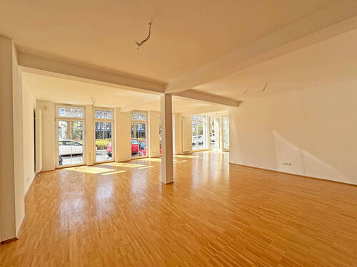 Verkaufsraum - 3 Zimmer Gewerbeobjekt (Büro, Produktion, Verkauf) in Reutlingen