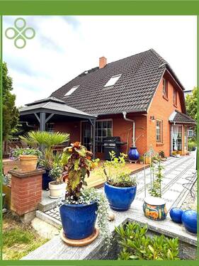 Ihr neues Zuhause? - **Ein grünes Familienrefugium mit vielen Möglichkeiten durch sep. Wohnbungalow (+ 65 qm Wfl.)!***