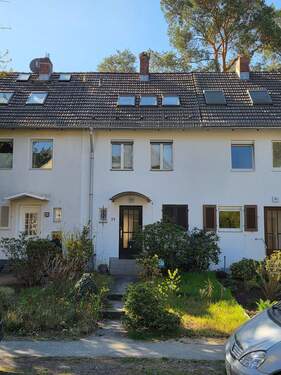 Außenansicht - Geräumiges Reihenhaus mit Garten in Zehlendorf