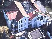 Luftbild - Jede Menge Platz & Komfort, Baujahr 2001! 4-ZIMMER-WOHNUNG mit großem Balkon & Einbauküche in WALDENBUCH!