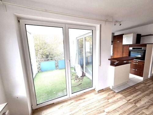 Blick zum Balkon - 4 Zimmer Etagenwohnung in Waldenbuch