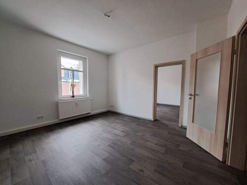 Wohnzimmer mit Zugang zum Schlafzimmer - 