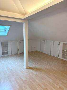 Wohnzimmer - 2 Zimmer Etagenwohnung zur Miete in Weilheim in Oberbayern
