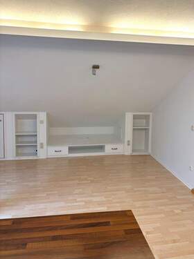 Wohnzimmer - Etagenwohnung mit 78,00 m&sup2; in Weilheim in Oberbayern zur Miete