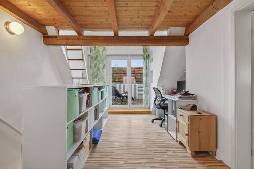 Flur Dachgeschoss mit Arbeitsbereich - 