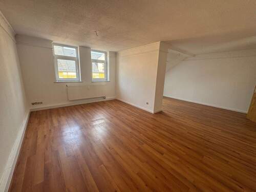 Wohnzimmer - 5 Zimmer Etagenwohnung zur Miete in Chemnitz