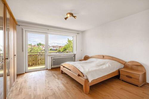 Schlafzimmer 1 mit Balkon - 