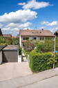 Zugang zum Haus mit Garage - 5 Zimmer Doppelhaushälfte zum Kaufen in Otterfing
