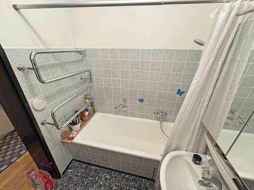 Bad 2 - 2 Zimmer Etagenwohnung in Regensburg