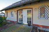 25-5508 - Hauseingang - 4 Zimmer Einfamilienhaus in Wolfhagen