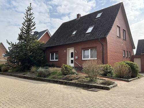 Straßenansicht - Wohnhaus mit 2 Wohneinheiten in Salzbergen