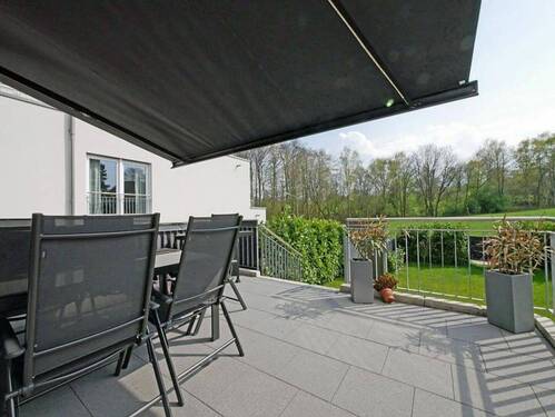 Terrasse mit Zugang in den Garten - Exklusive Maisonette-Wohnung mit eigenem Garten in begehrter Lage von Bochum-Stiepel