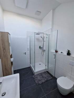 Tageslichtbad mit Dusche - 