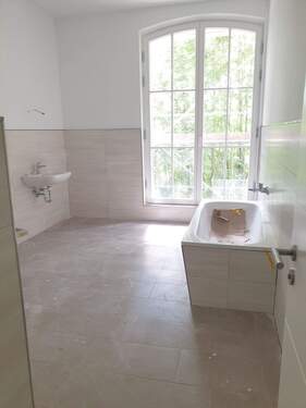 Tageslichtbad mit Wanne - 4 Zimmer Etagenwohnung in Tharandt