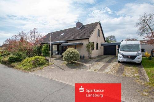 Straßenansicht - Sie haben die Familie, wir das Haus!