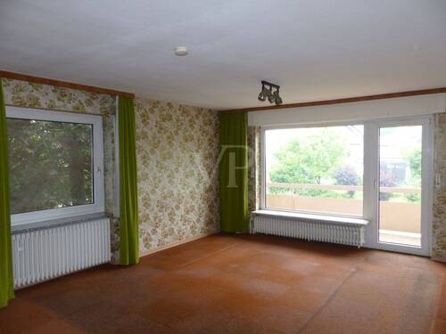 Wohnzimmer - 7 Zimmer Einfamilienhaus in Rastatt