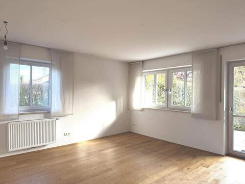Sonniges Wohnzimmer - 2 Zimmer Etagenwohnung zum Kaufen in Piding