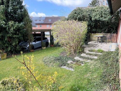 Garten mit Carport - 