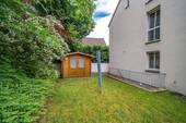 Das Gartenhaus gehört zum Angebot. - 