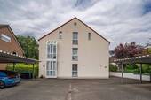 Zur Wohnung gehören ein eigener Kellerraum sowie ein Carport-Stellplatz. - 
