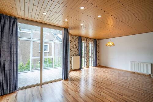 Großen Fensterflächen sorgen für ein helles und freundliches Wohnambiente. - 4 Zimmer Etagenwohnung in Steinhagen