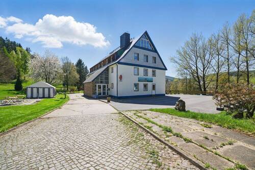 Zufahrt - 2 Zimmer Mehrfamilienhaus, Wohnhaus in Altenberg