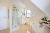 Masterbadezimmer im Dachgeschoss - 