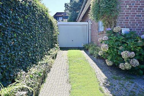 Garage und Einfahrt - 