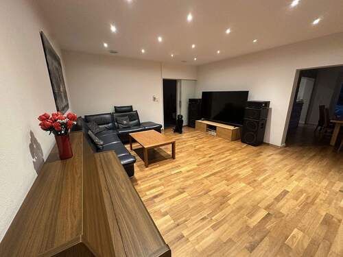 Wohnzimmer Blickrichtung Flur - 