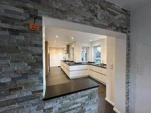 Blick essen in Küche - Einfamilienhaus mit 189,10 m² in Linkenheim-Hochstetten zum Kaufen